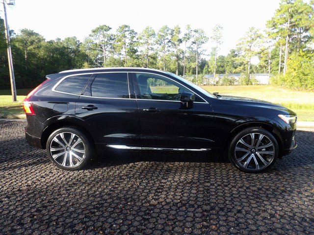 Certified 2023 Volvo XC60 B5 Ultimate w/ Climate Package image 4