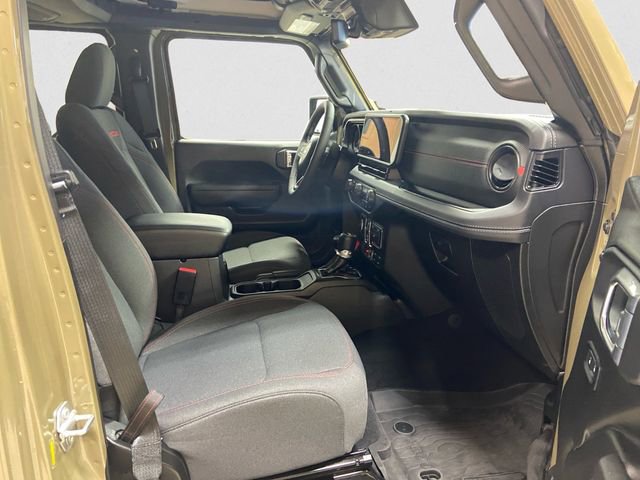 Used 2025 Jeep Wrangler Unlimited Rubicon w/ Technology Group image 17