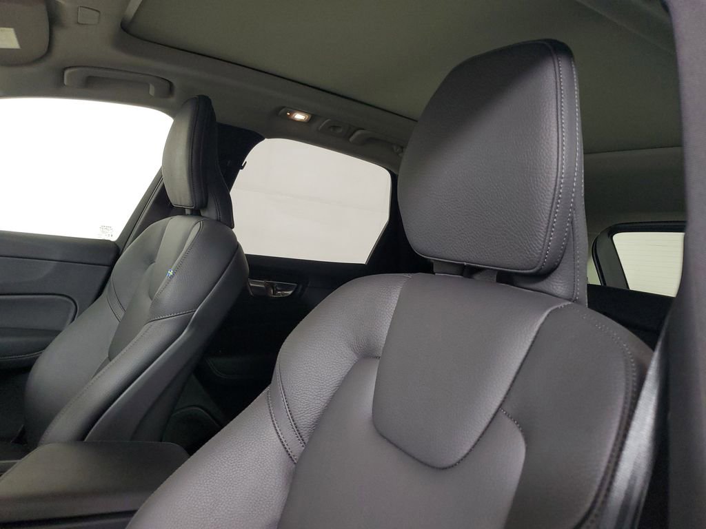 Used 2025 Volvo XC60 B5 Plus AWD/4WD image 25