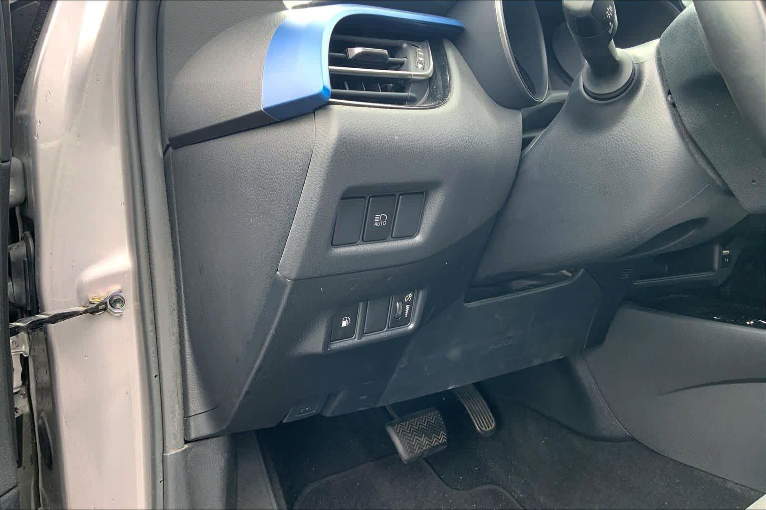 Used 2019 Toyota C-HR XLE FWD image 33