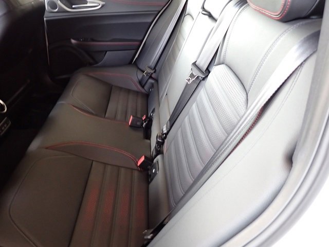 New 2025 Alfa Romeo Giulia Special Edition w/ Driving Assist Package image 13