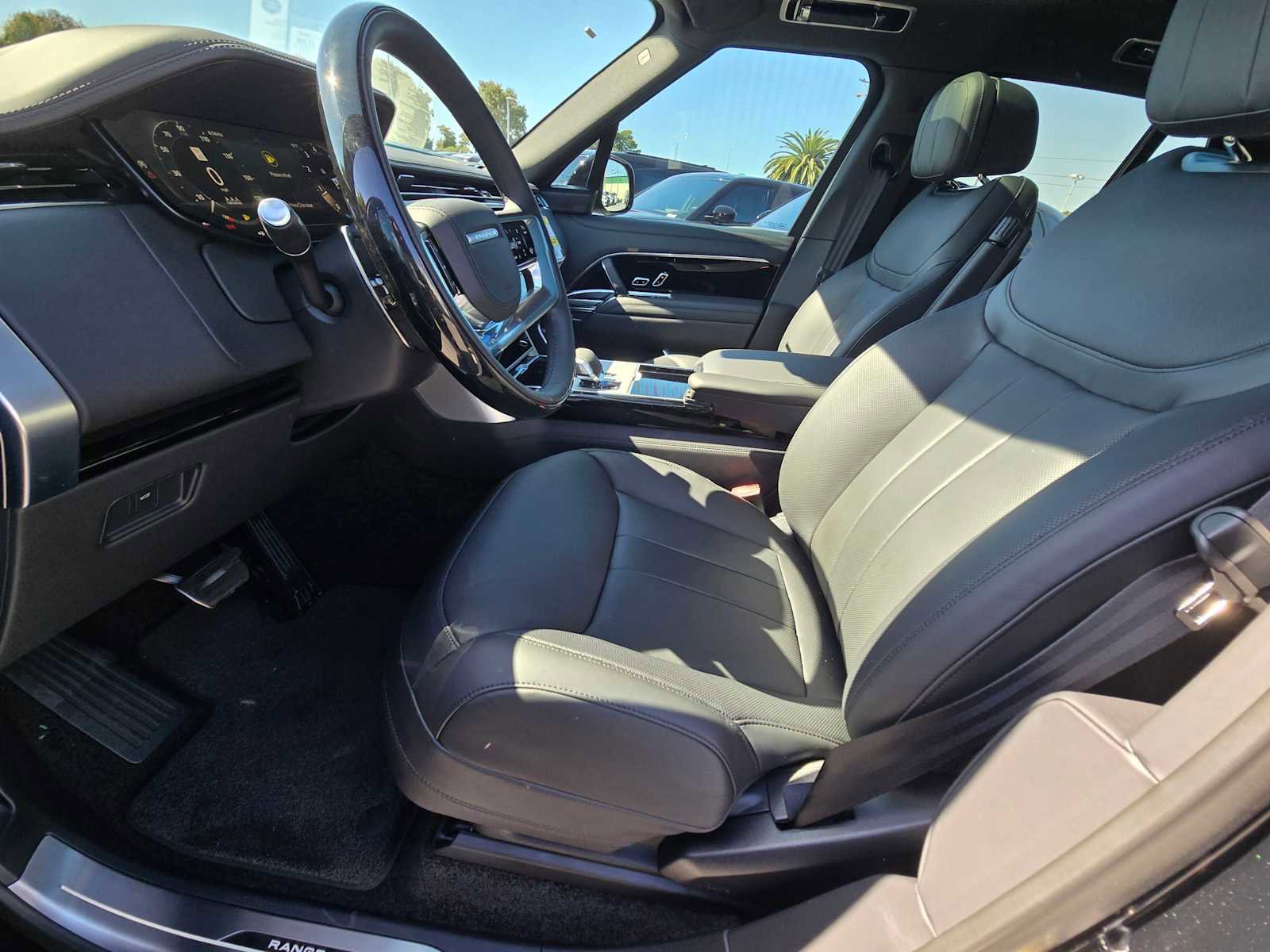 New 2025 Land Rover Range Rover SE image 25