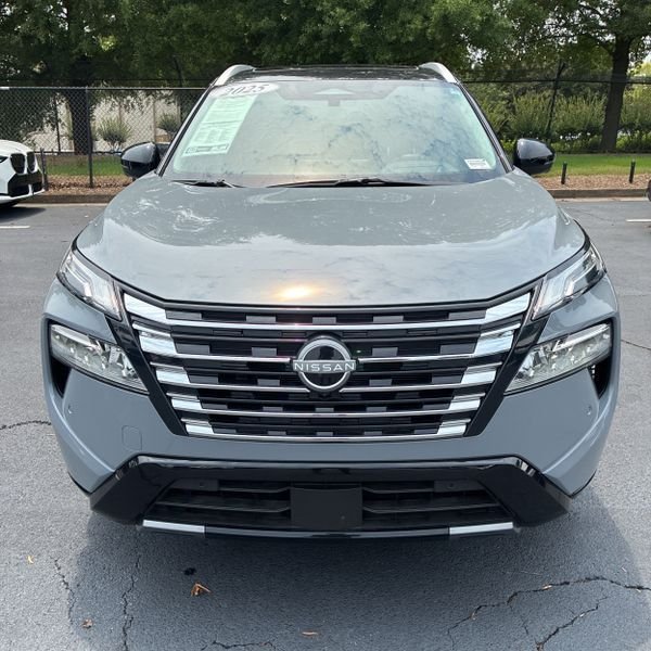 Used 2025 Nissan Rogue Platinum w/ Tech Package FWD image 4