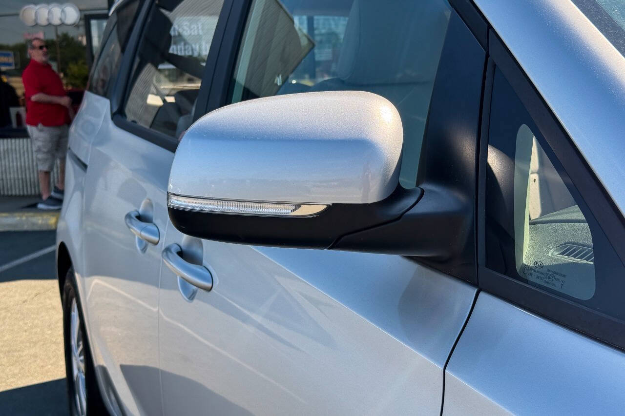 Used 2018 Kia Sedona L FWD image 10