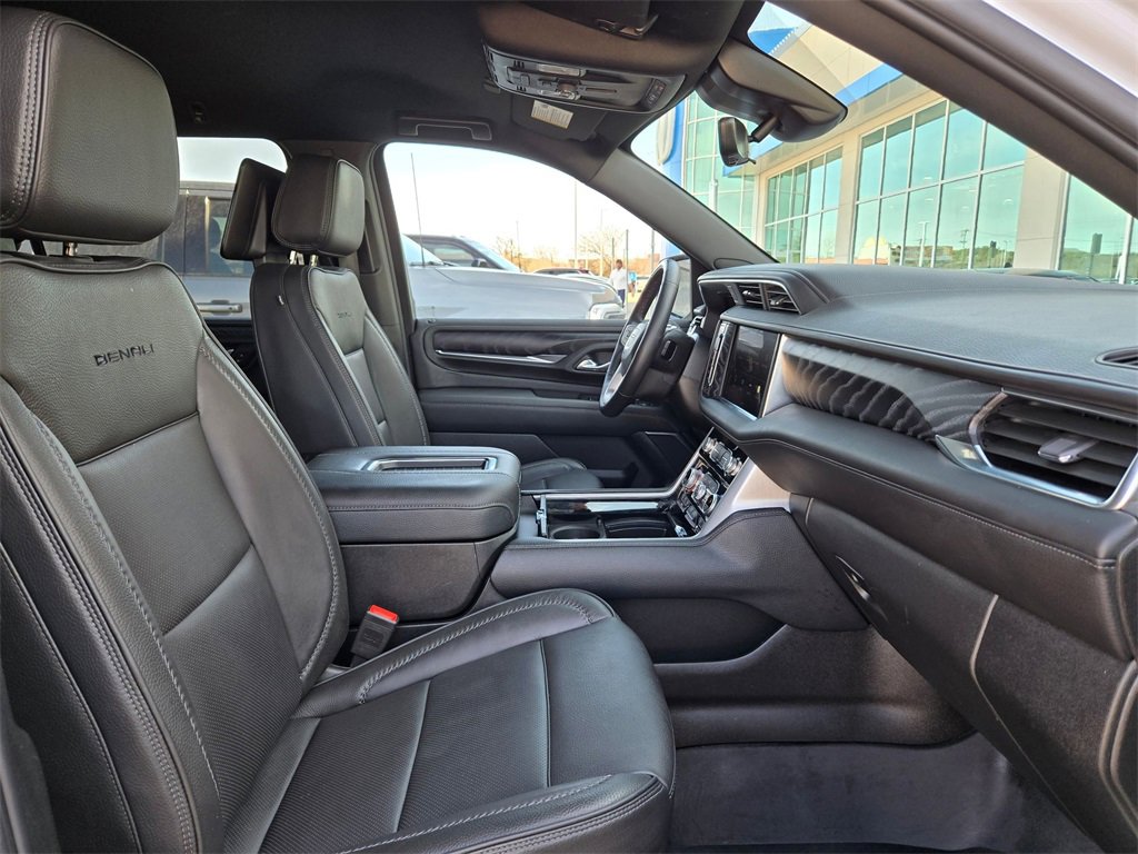 Used 2024 GMC Yukon XL Denali w/ Advanced Technology Package image 28