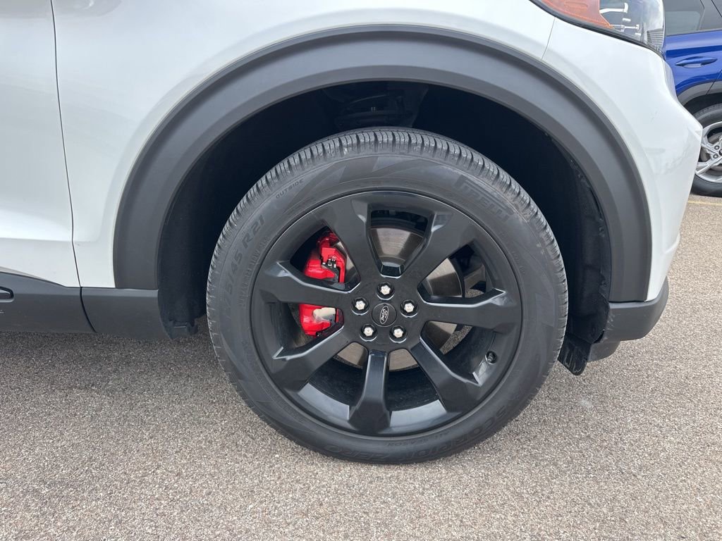 Used 2024 Ford Explorer ST w/ Equipment Group 401A image 3