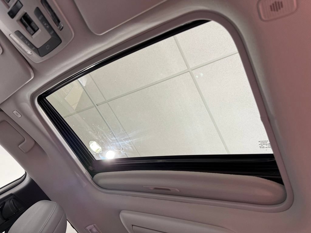 New 2026 Toyota Sienna XLE FWD image 18