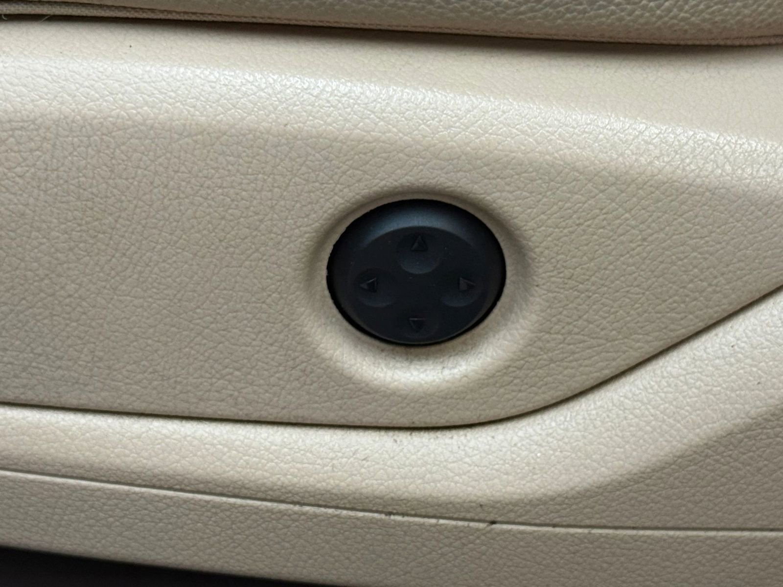 Used 2017 Mercedes-Benz GLS 450 4MATIC w/ Premium Package image 30