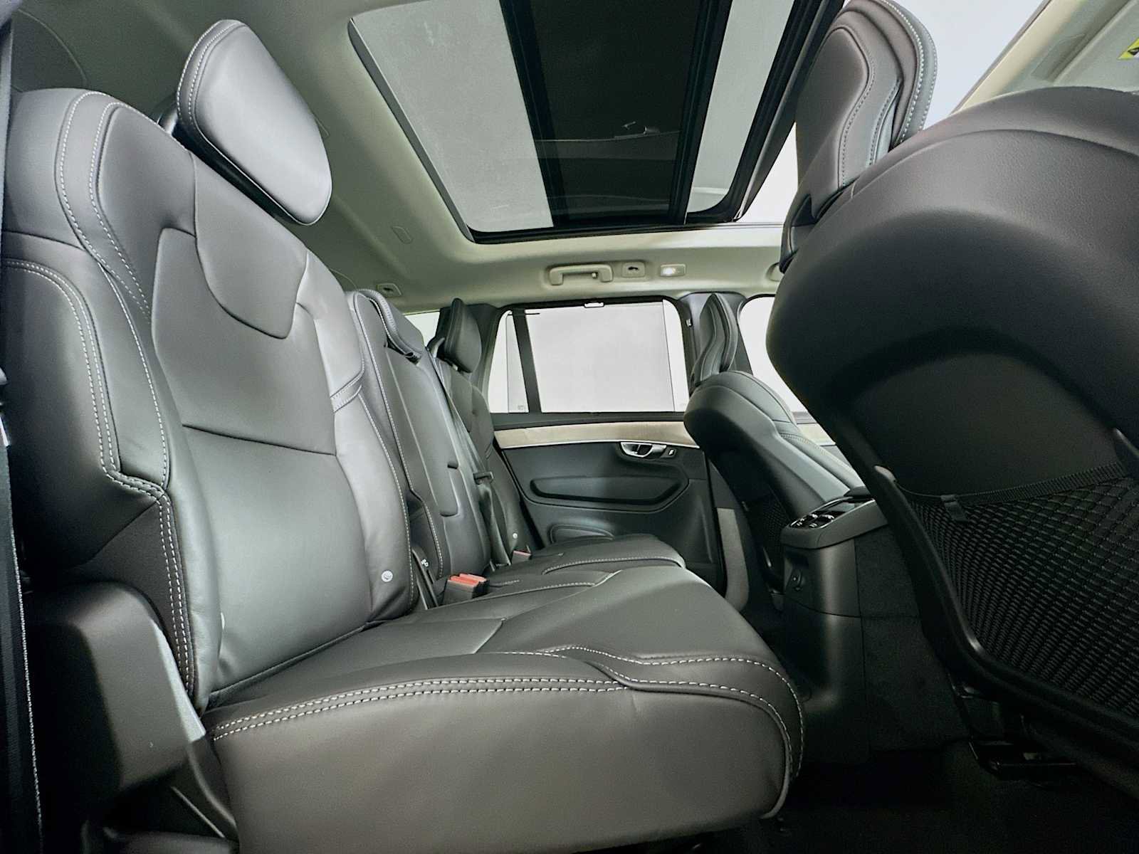 Used 2025 Volvo XC90 T8 Ultra w/ Protection Package Premier image 27
