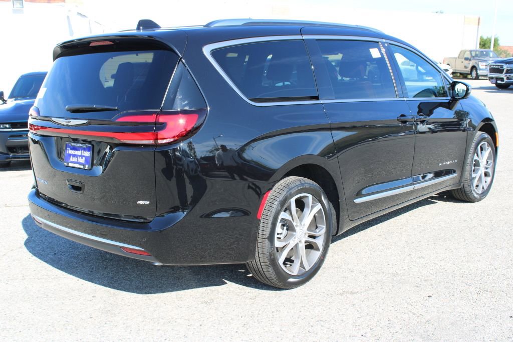 New 2026 Chrysler Pacifica Pinnacle image 4