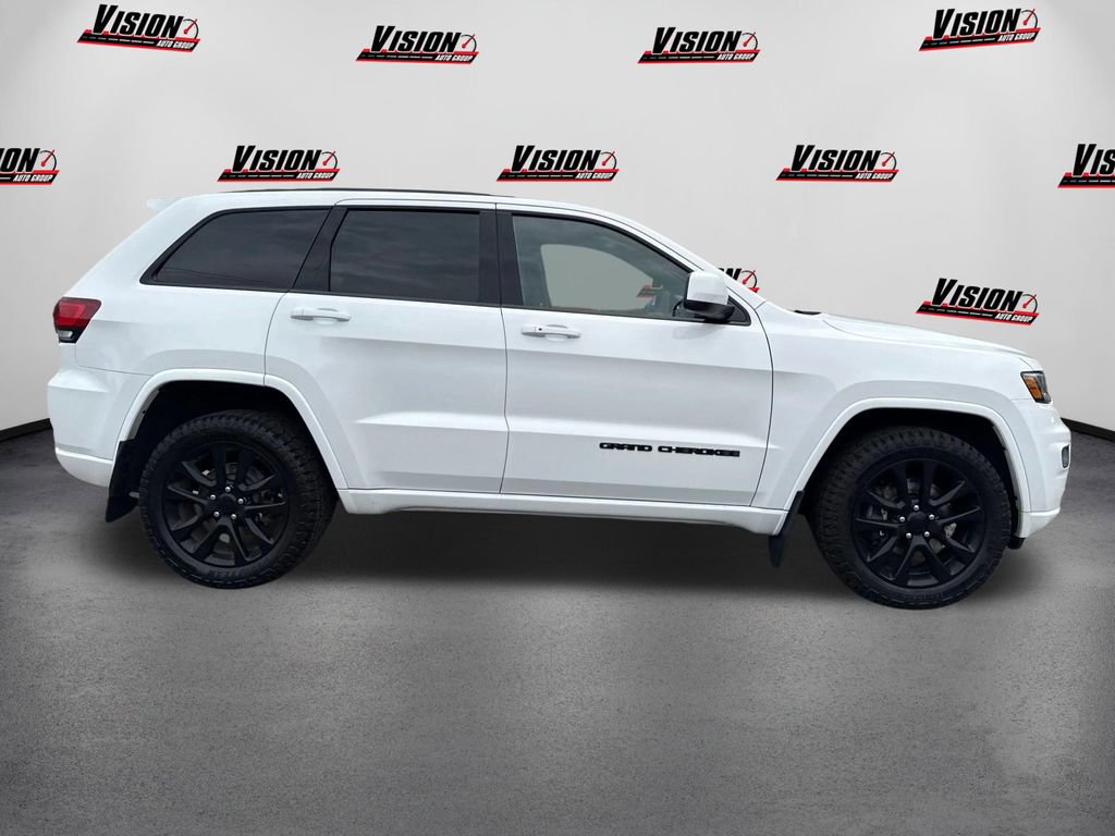 Used 2021 Jeep Grand Cherokee Laredo X AWD/4WD image 4