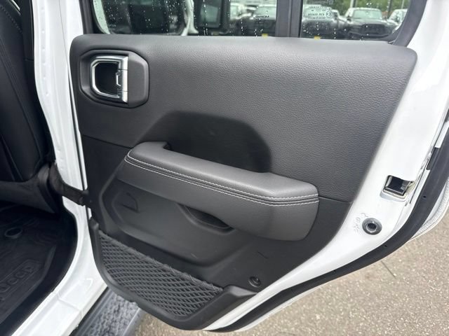 Used 2023 Jeep Wrangler Unlimited Sahara w/ Cold Weather Group AWD/4WD image 11