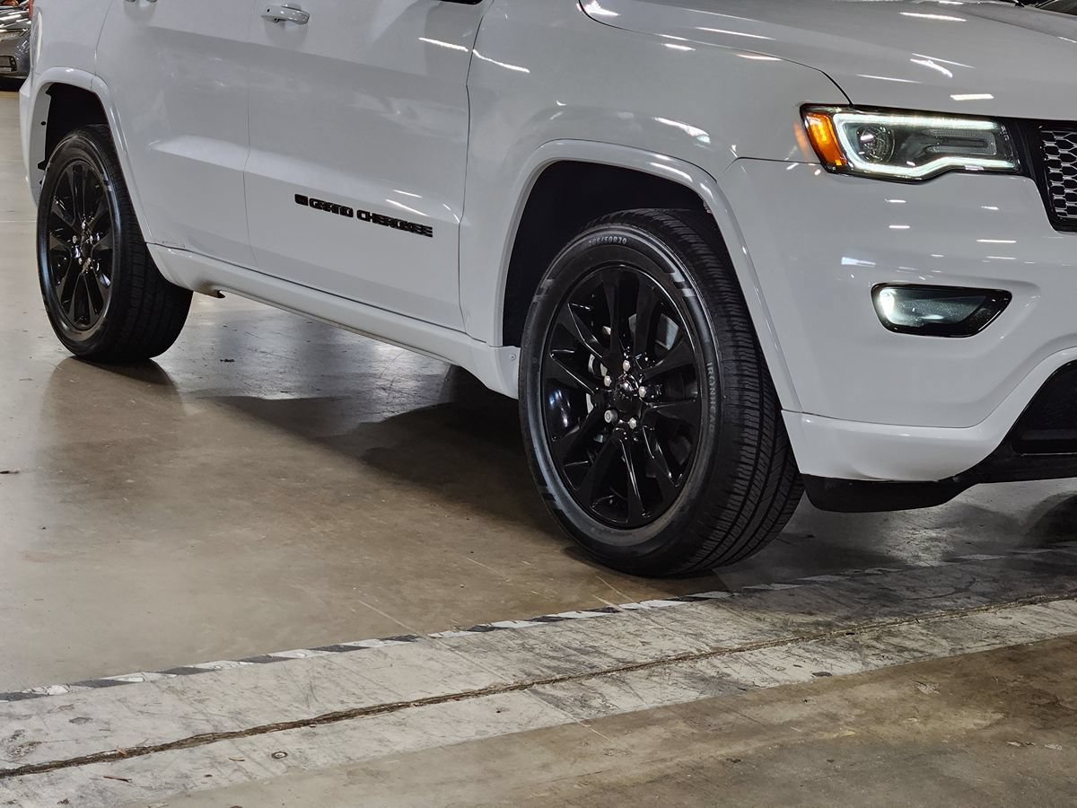 Used 2022 Jeep Grand Cherokee Laredo X AWD/4WD image 16