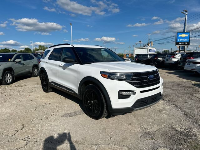 Used 2020 Ford Explorer XLT w/ Equipment Group 202A AWD/4WD image 11
