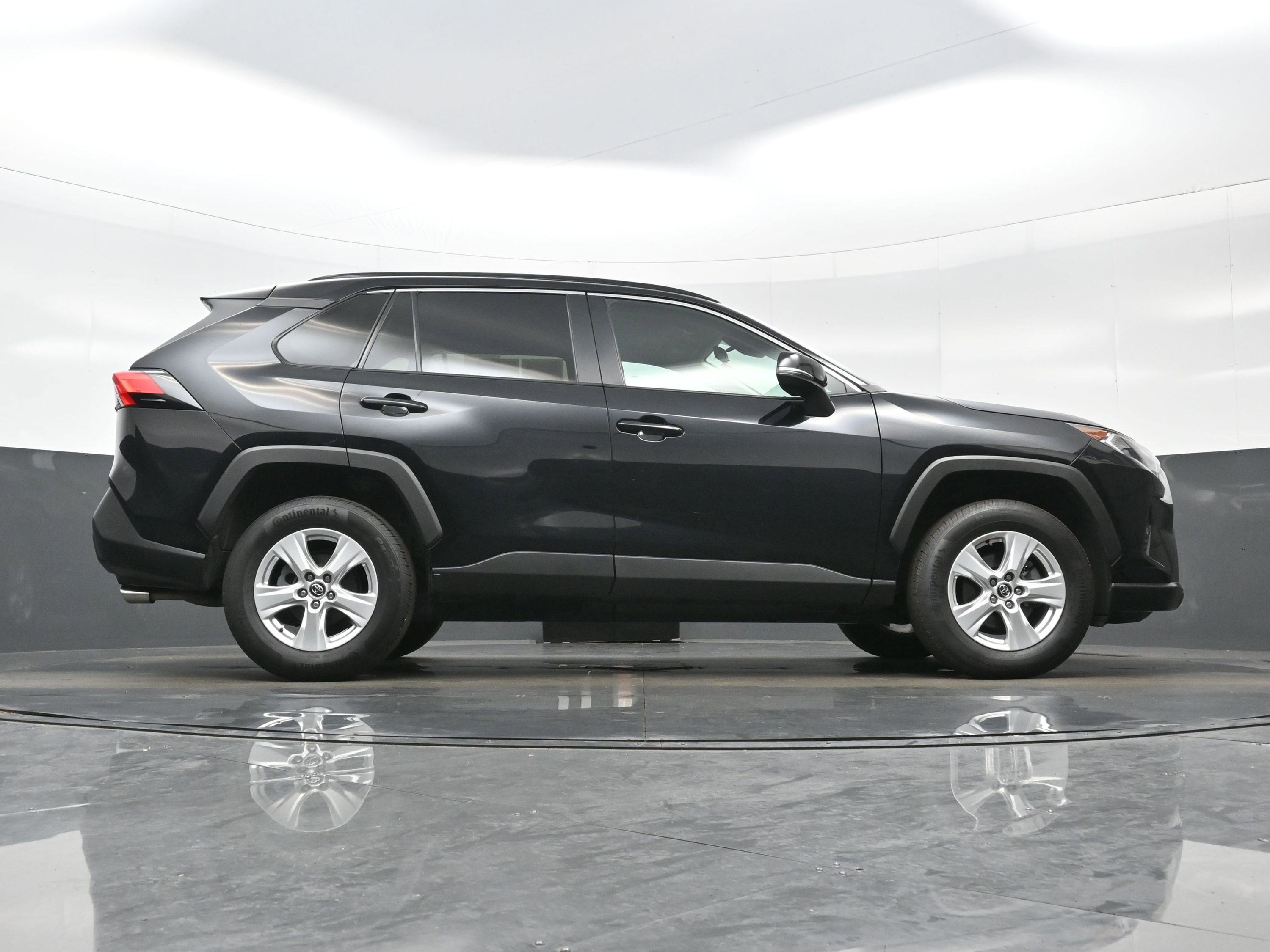 Used 2021 Toyota RAV4 XLE AWD/4WD image 33