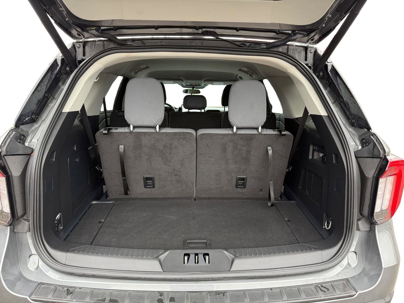 Used 2025 Ford Explorer Active AWD/4WD image 22