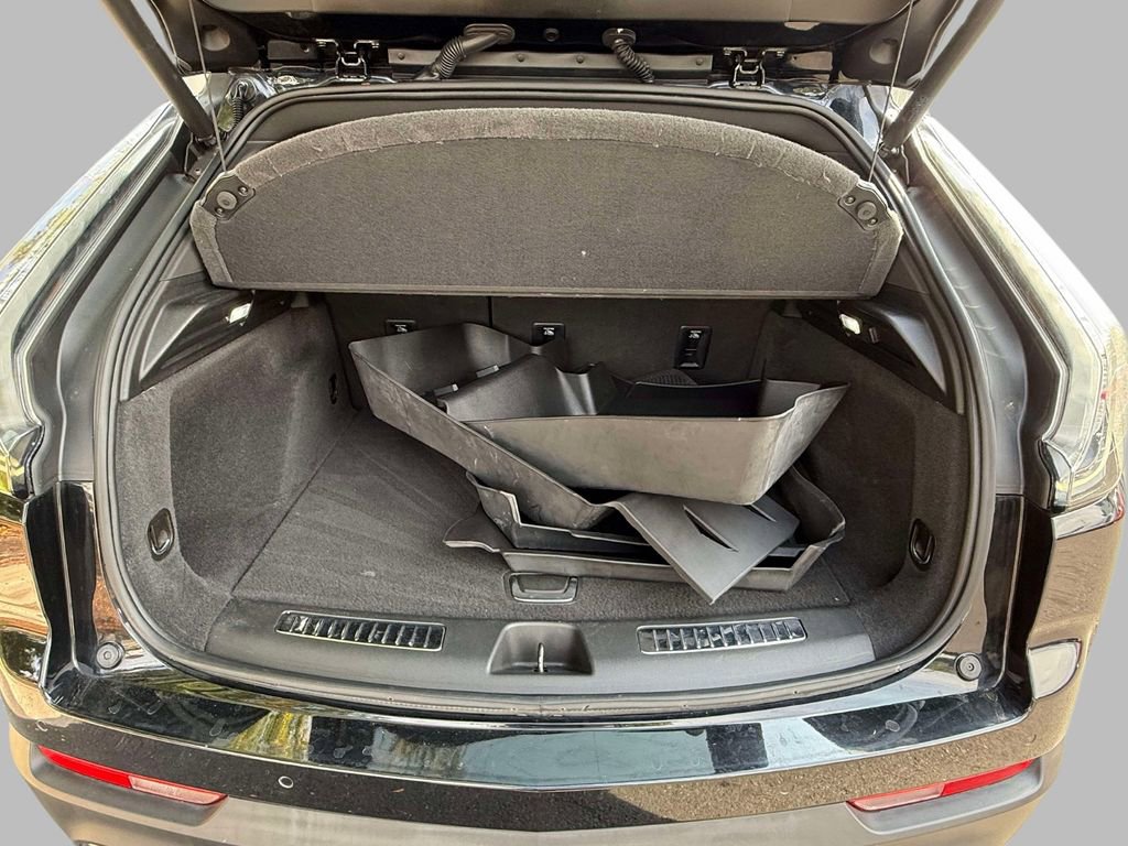 Used 2021 Cadillac XT4 Sport w/ Cold Weather Package image 17