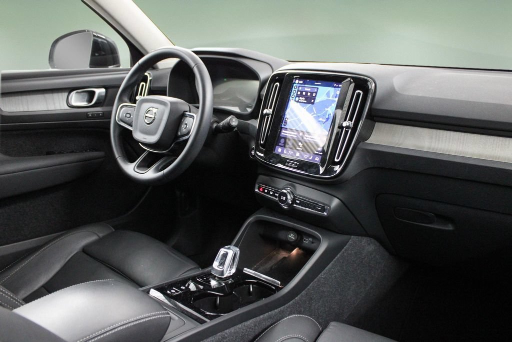 Used 2024 Volvo XC40 B5 Plus AWD/4WD image 21