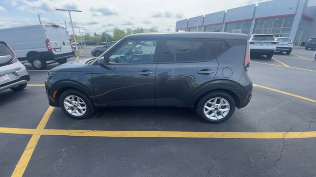 Used 2025 Kia Soul LX w/ LX Technology Package FWD image 7