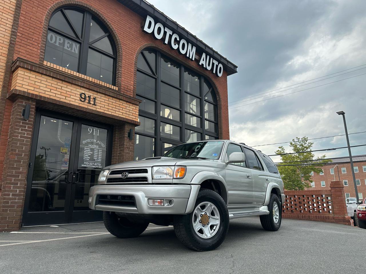 Used 2000 Toyota 4Runner SR5 w/ Upgrade Value Pkg 2 AWD/4WD image 3