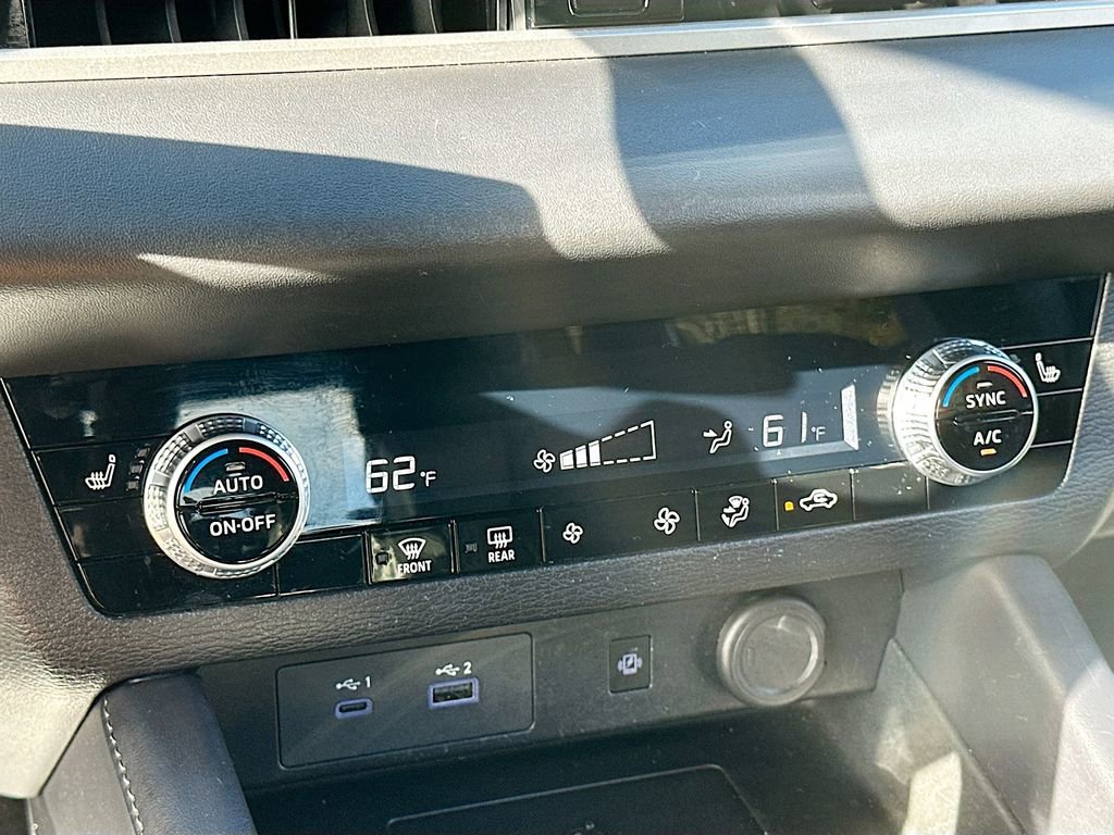 Used 2024 Mitsubishi Outlander SE Black Edition image 16