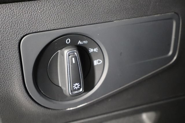 Used 2023 Volkswagen Tiguan SE FWD image 21