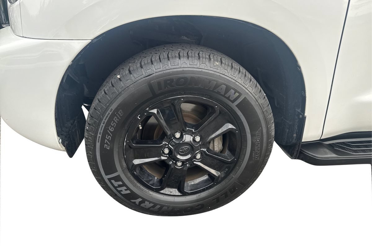 Used 2019 Toyota Sequoia SR5 AWD/4WD image 27