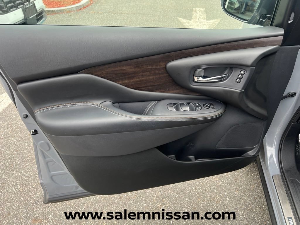 Used 2024 Nissan Murano Platinum w/ Cargo Package AWD/4WD image 17