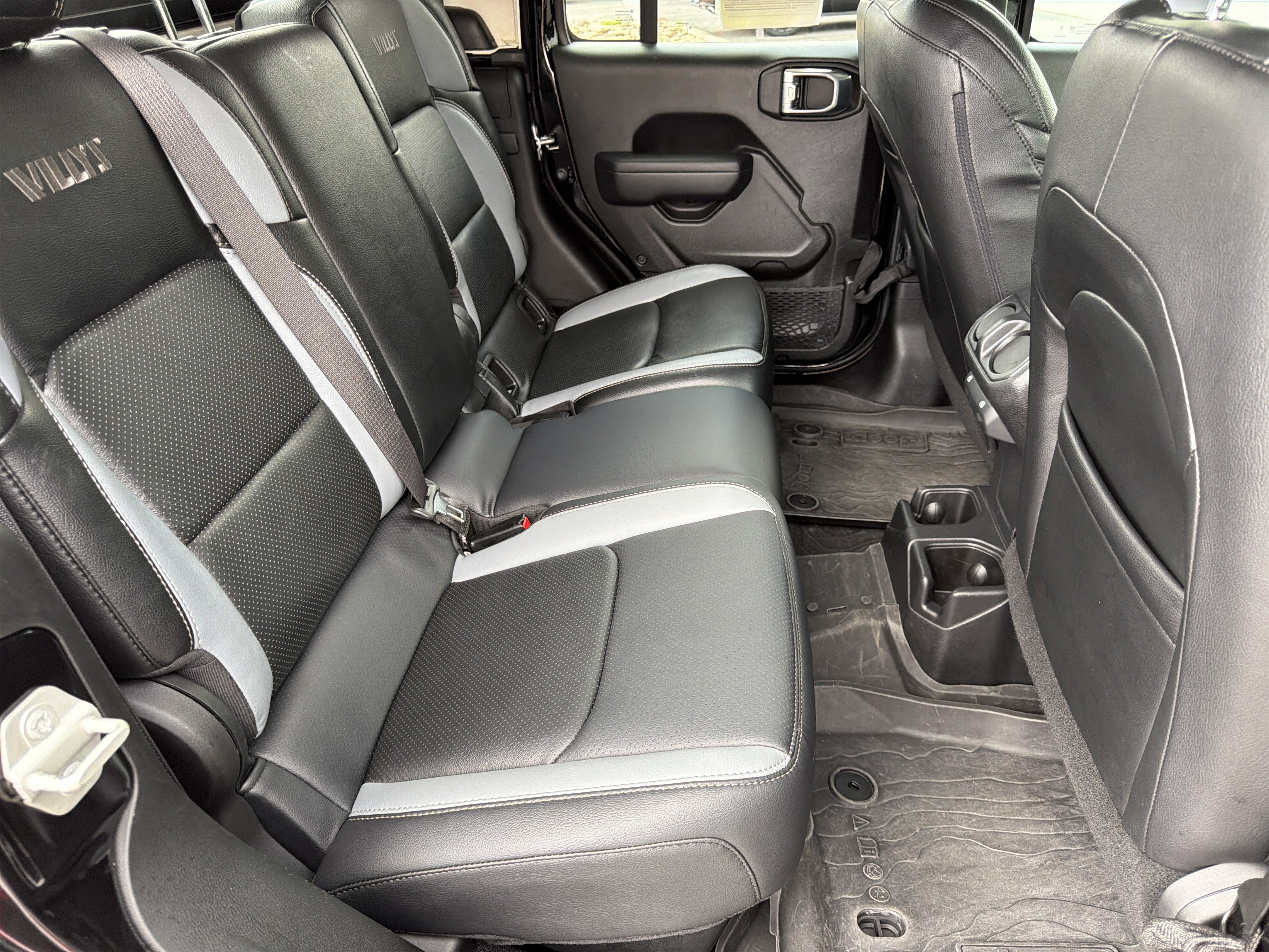 Used 2023 Jeep Gladiator Sport AWD/4WD image 18