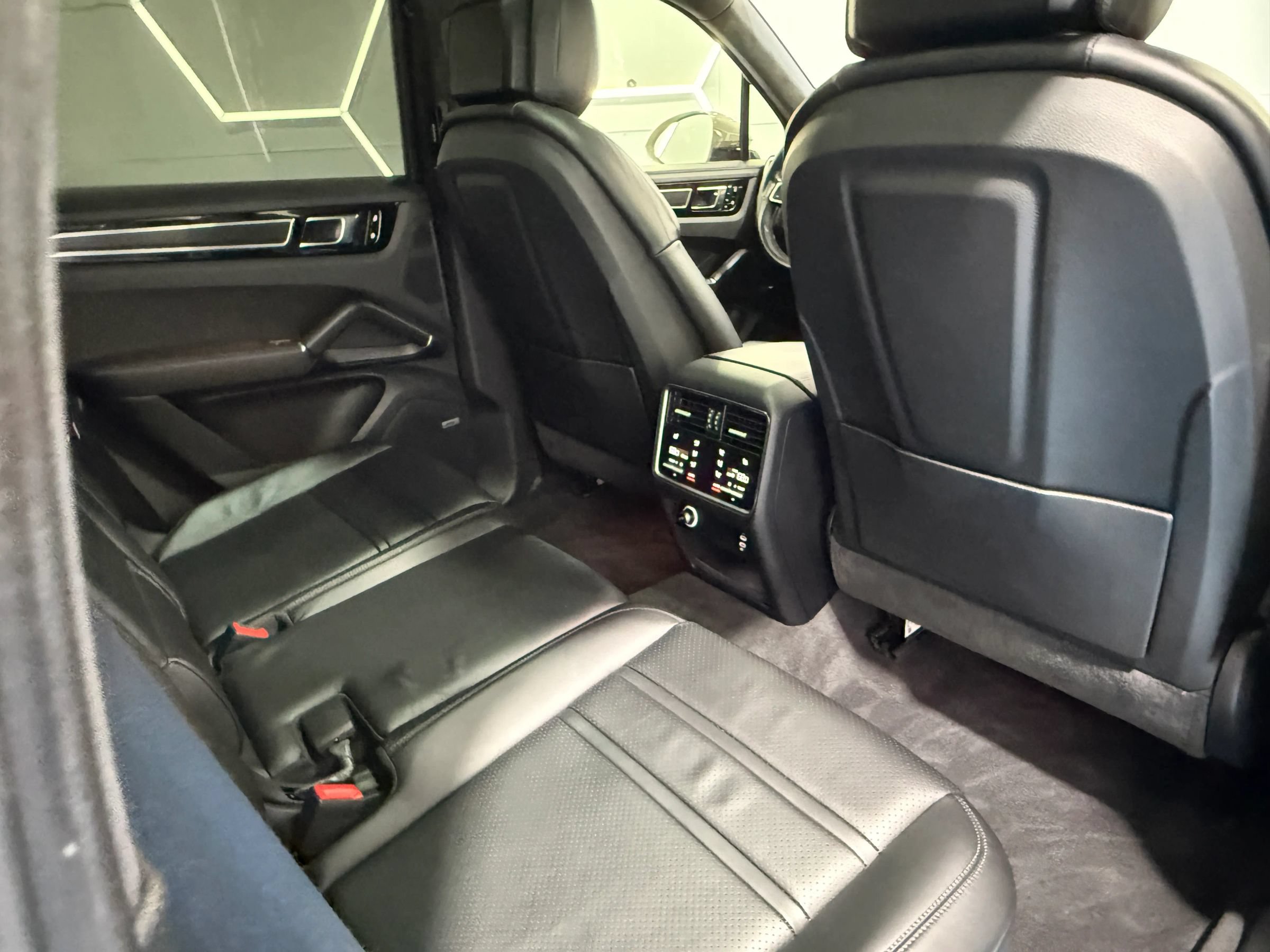 Used 2021 Porsche Cayenne GTS AWD/4WD image 31