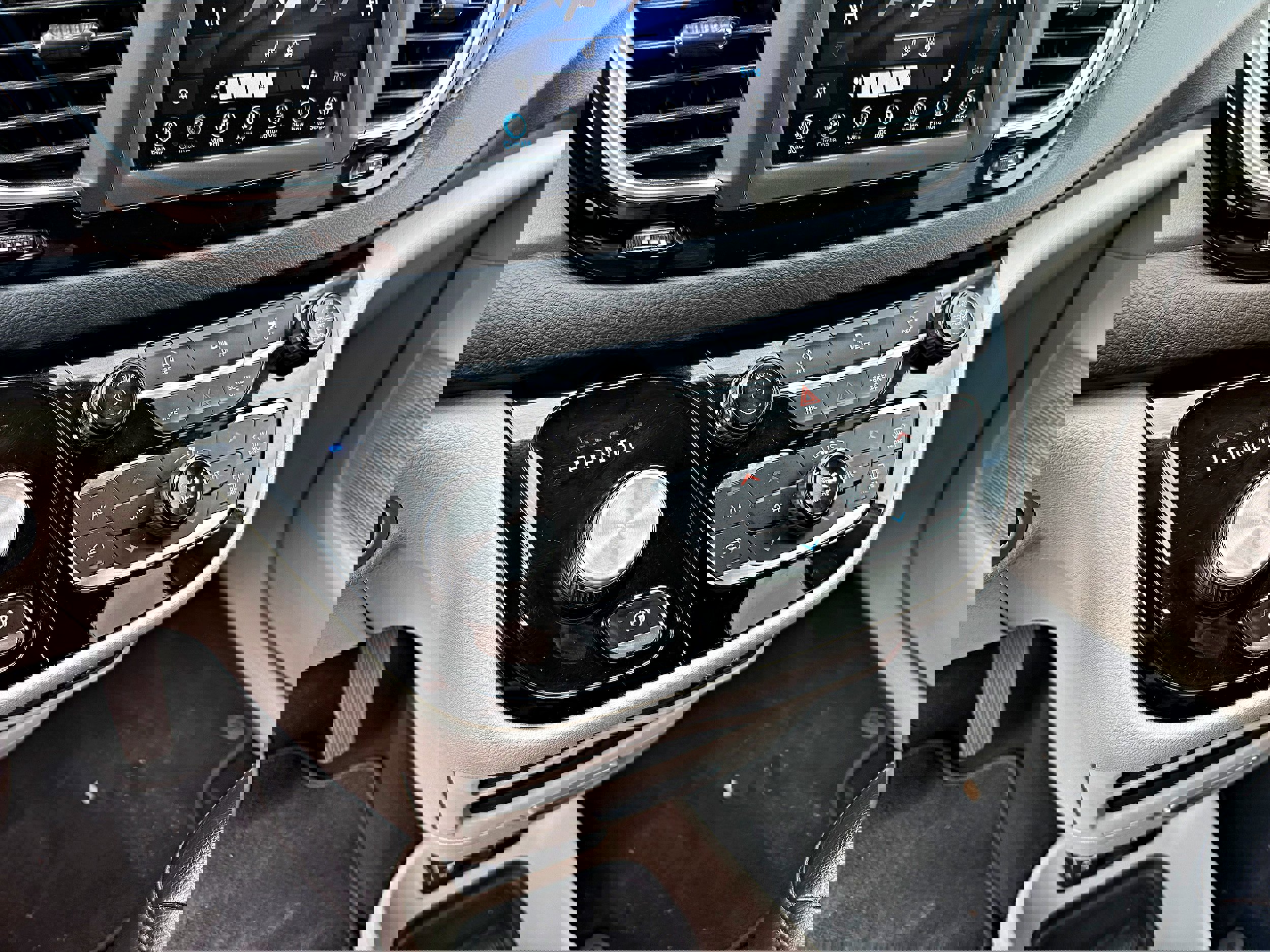 Used 2020 Chrysler Pacifica Touring-L image 17