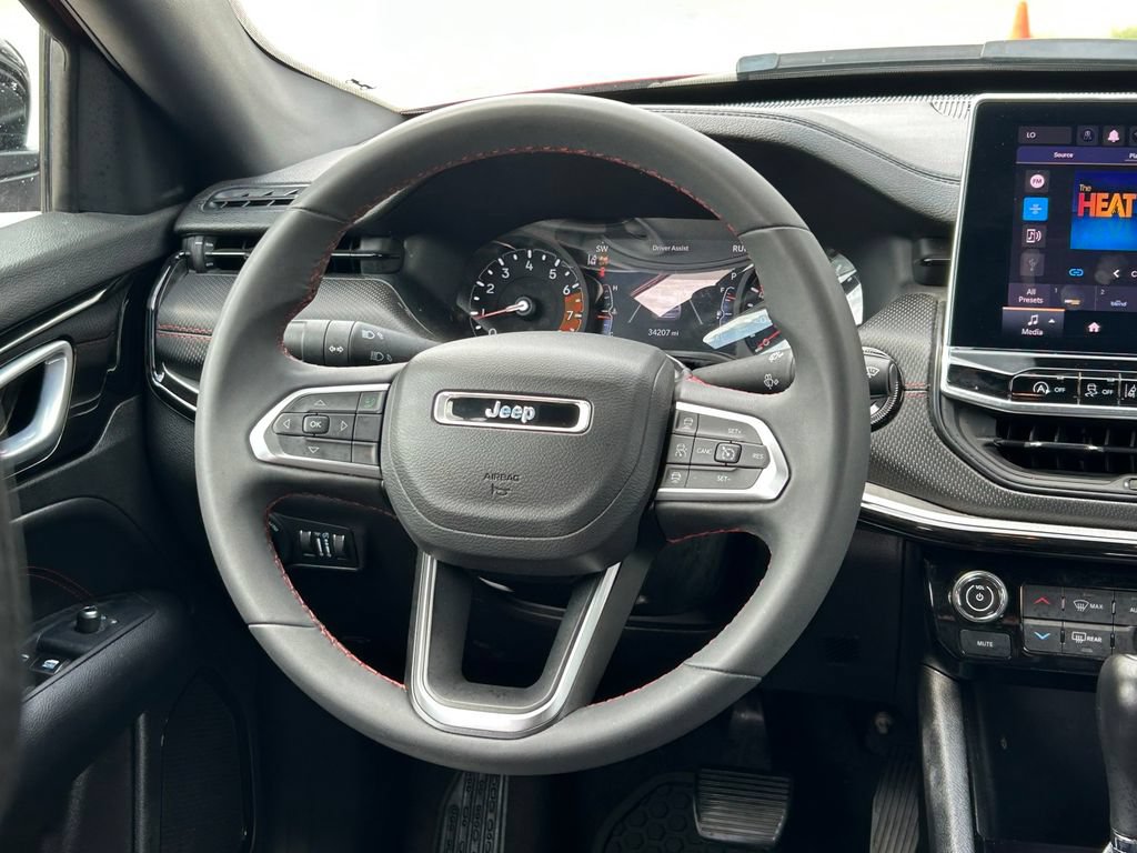 Used 2025 Jeep Compass Trailhawk AWD/4WD image 41