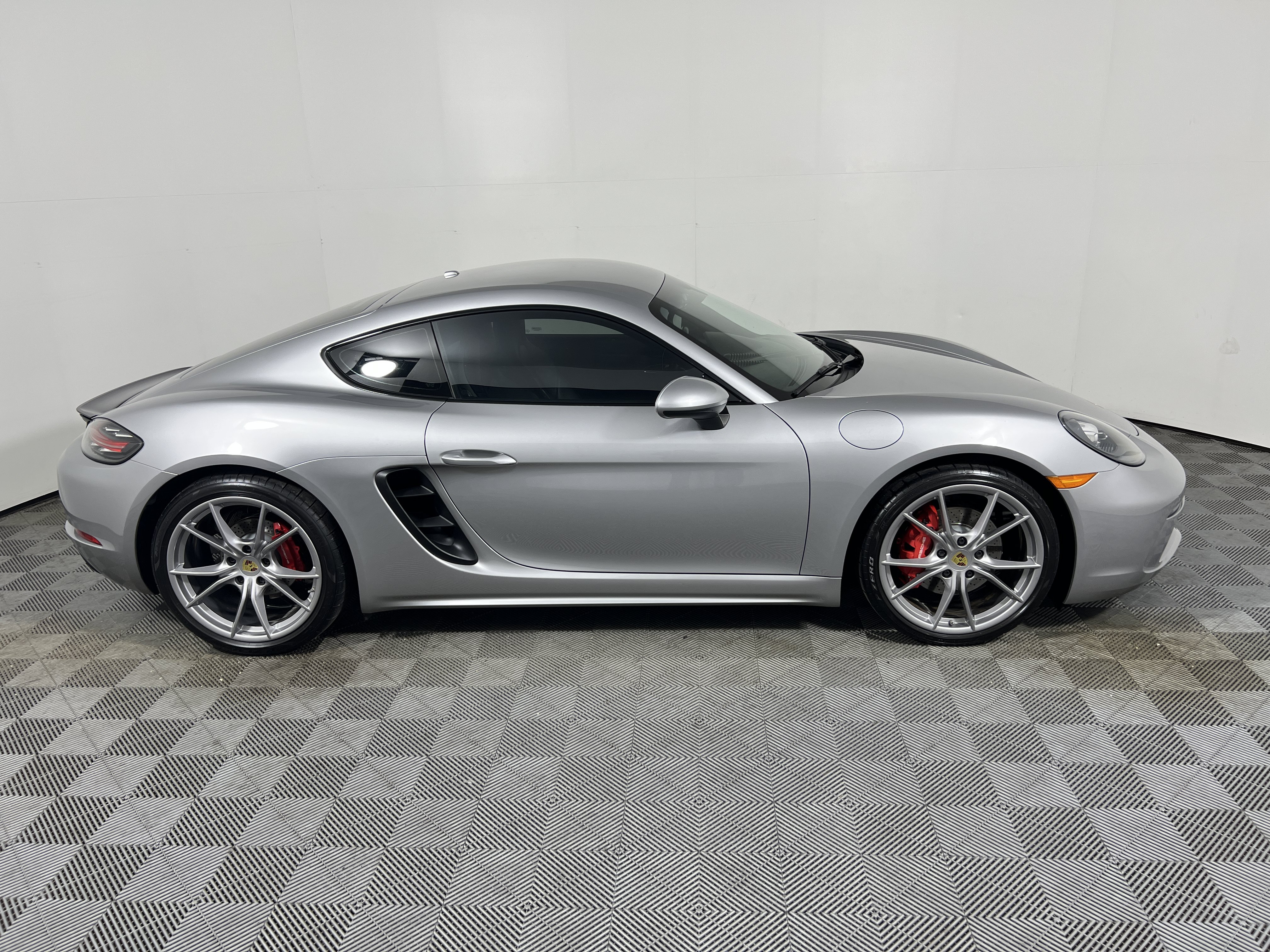 Certified 2018 Porsche 718 Cayman S RWD image 8