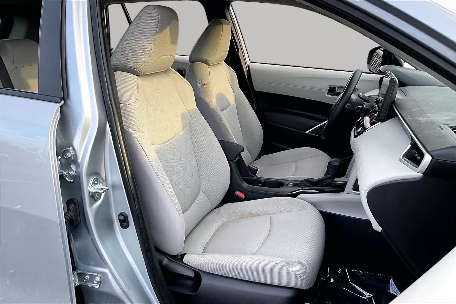 Used 2025 Toyota Corolla Cross L FWD image 9