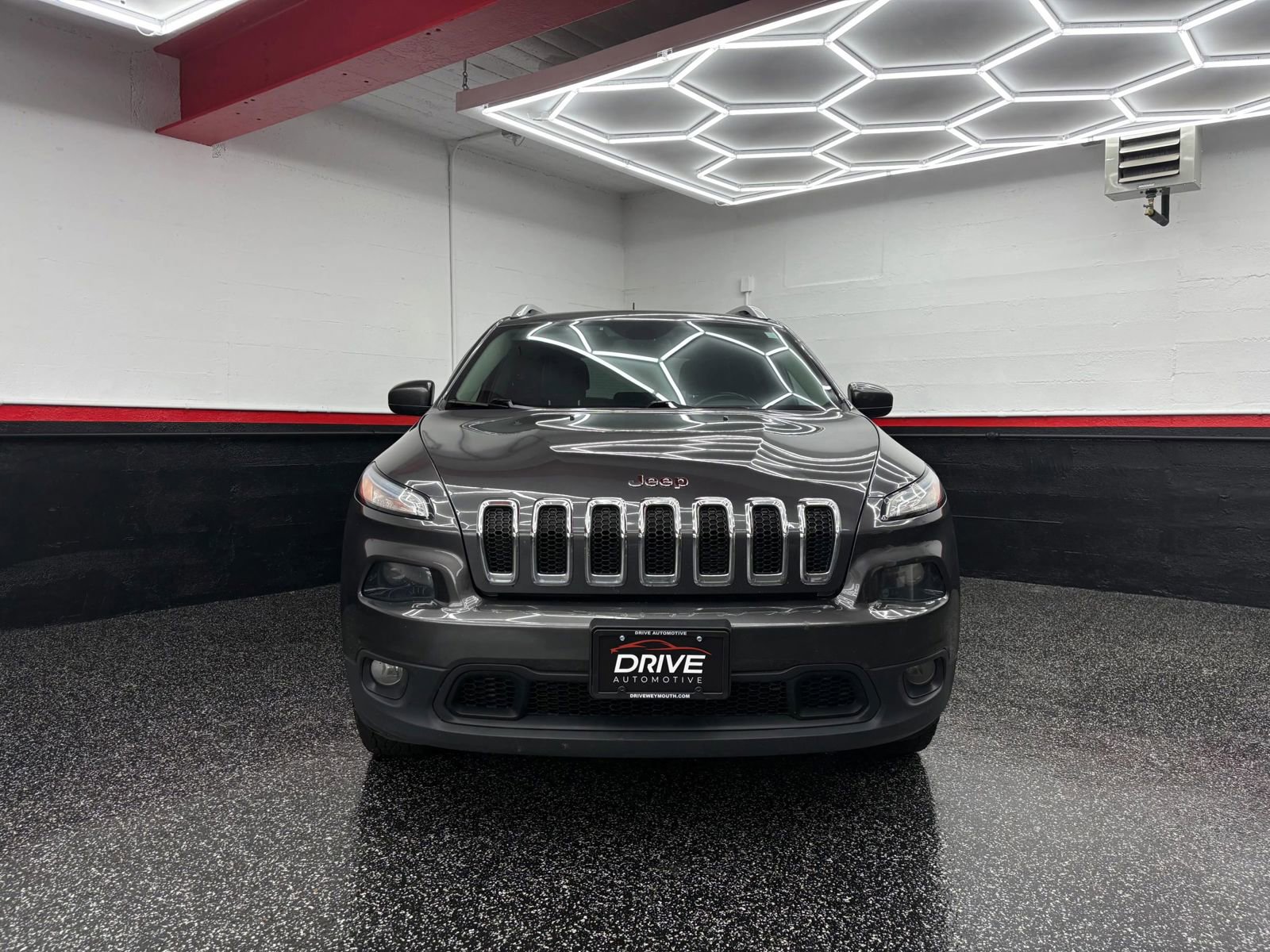 Used 2018 Jeep Cherokee Latitude Plus w/ Cold Weather Group image 2