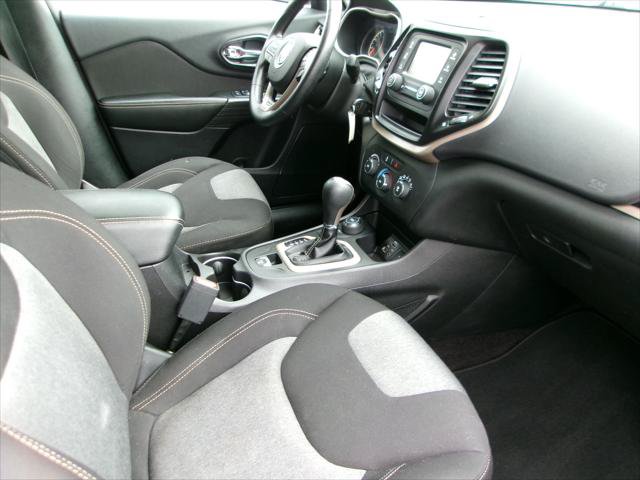 Certified 2017 Jeep Cherokee Sport AWD/4WD image 4