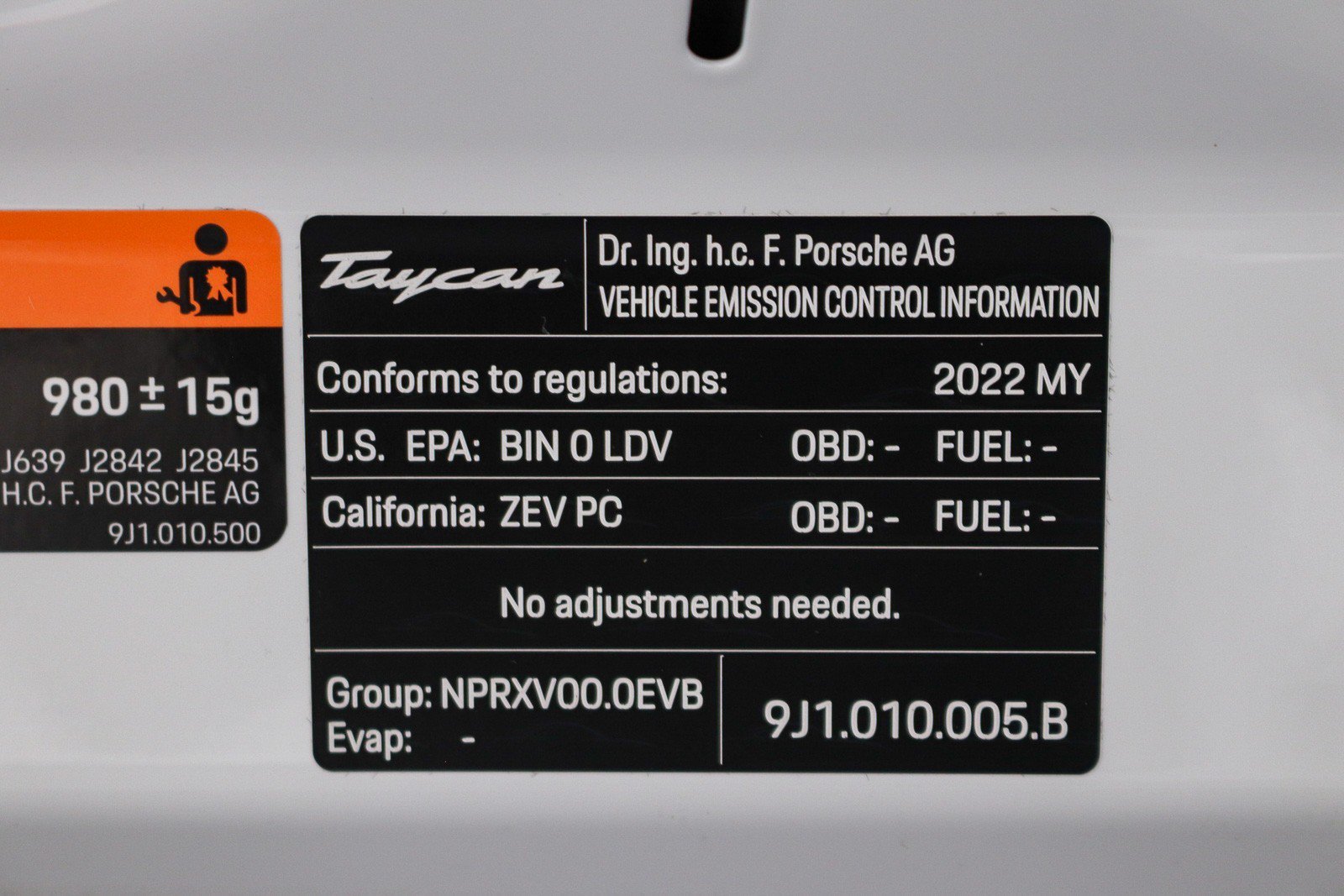 Used 2022 Porsche Taycan RWD image 32
