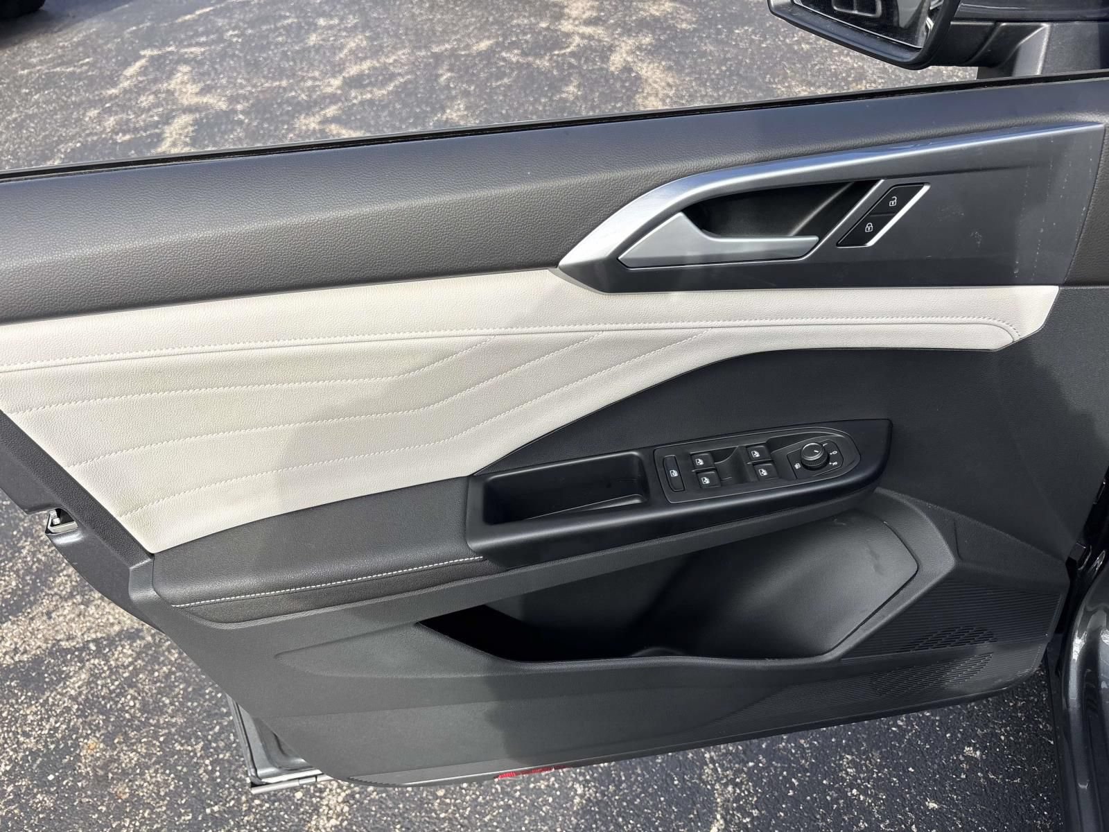 New 2026 Volkswagen Taos SEL AWD/4WD image 11