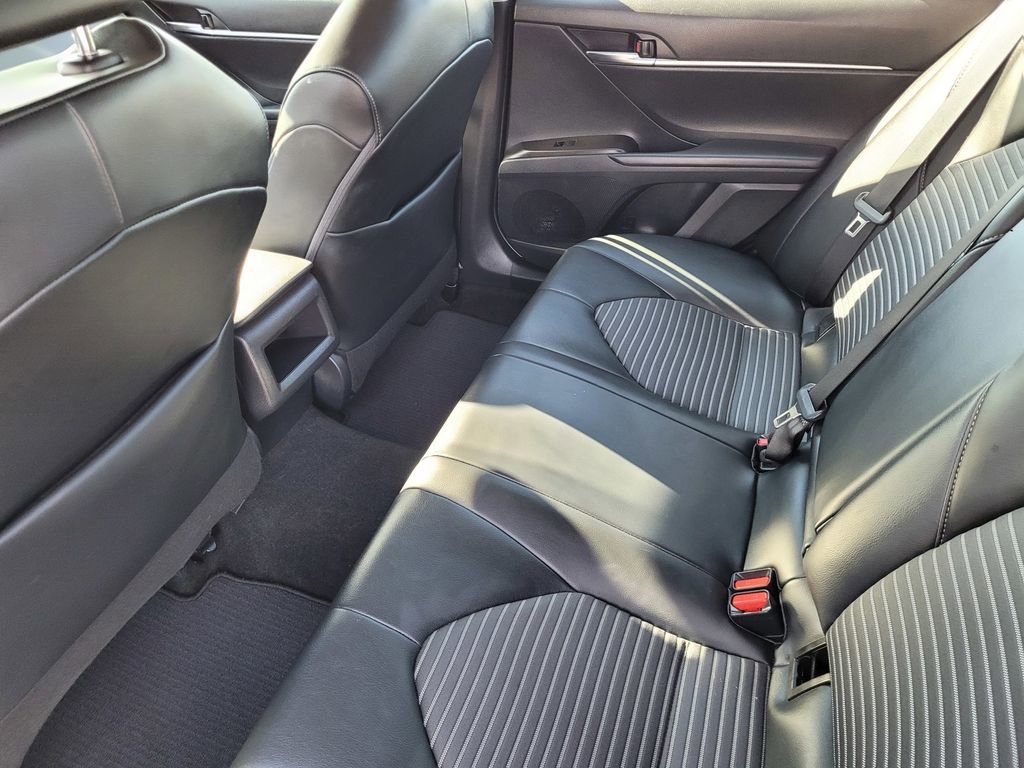 Used 2021 Toyota Camry SE image 9