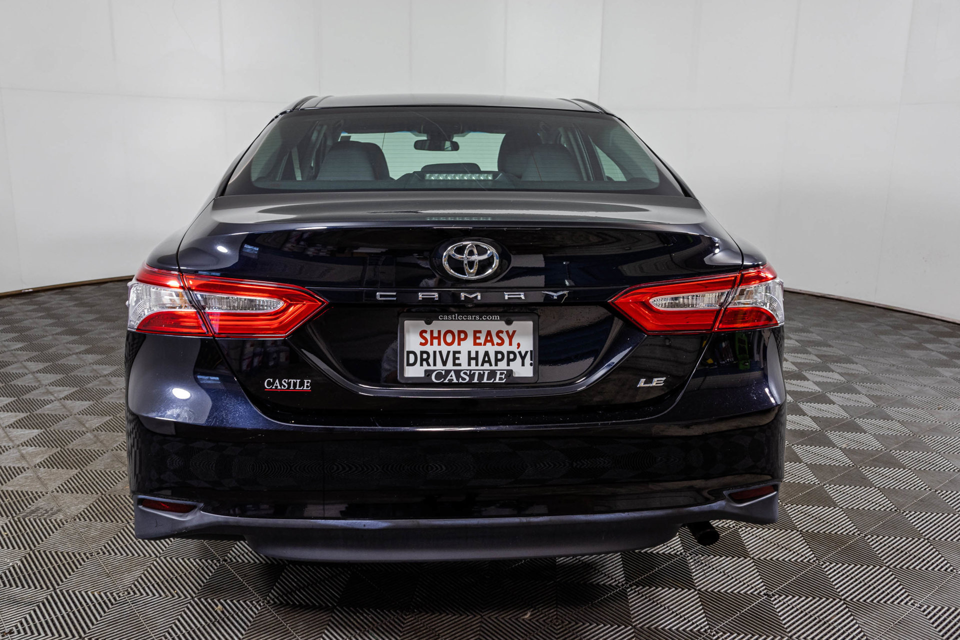 Used 2018 Toyota Camry LE FWD image 14