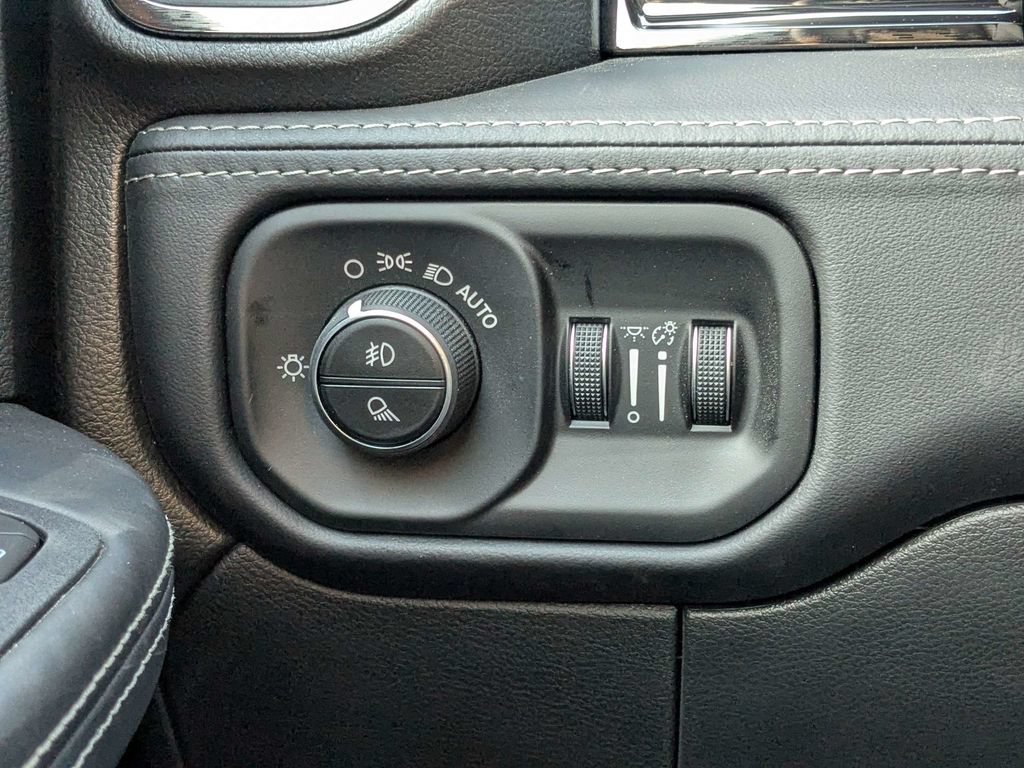 New 2026 RAM 2500 Laramie Limited AWD/4WD image 21