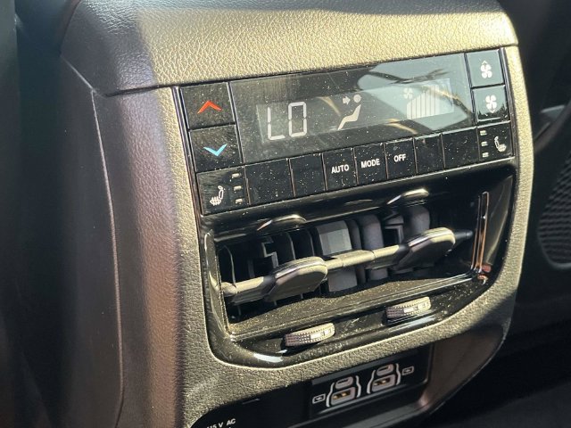 Used 2022 Jeep Grand Cherokee L Limited AWD/4WD image 21