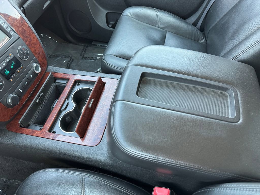 Used 2011 Chevrolet Avalanche LTZ AWD/4WD image 27