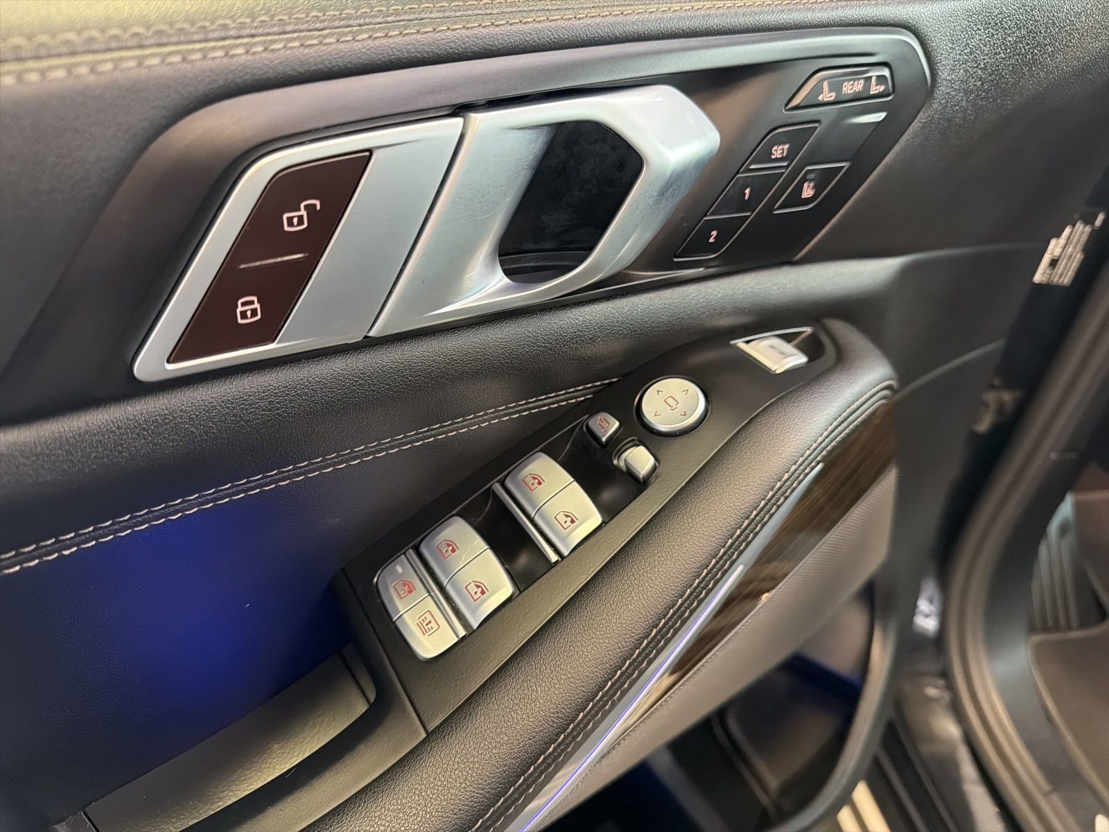 Used 2024 BMW X7 xDrive40i image 21