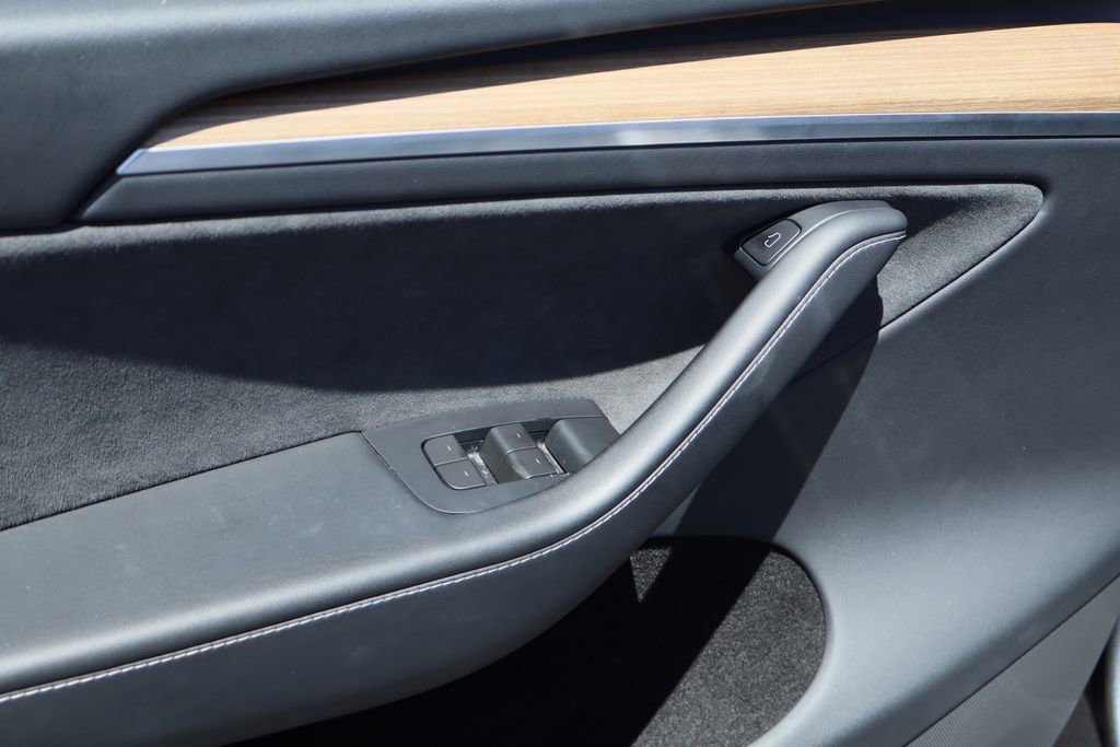 Used 2023 Tesla Model Y Long Range image 16