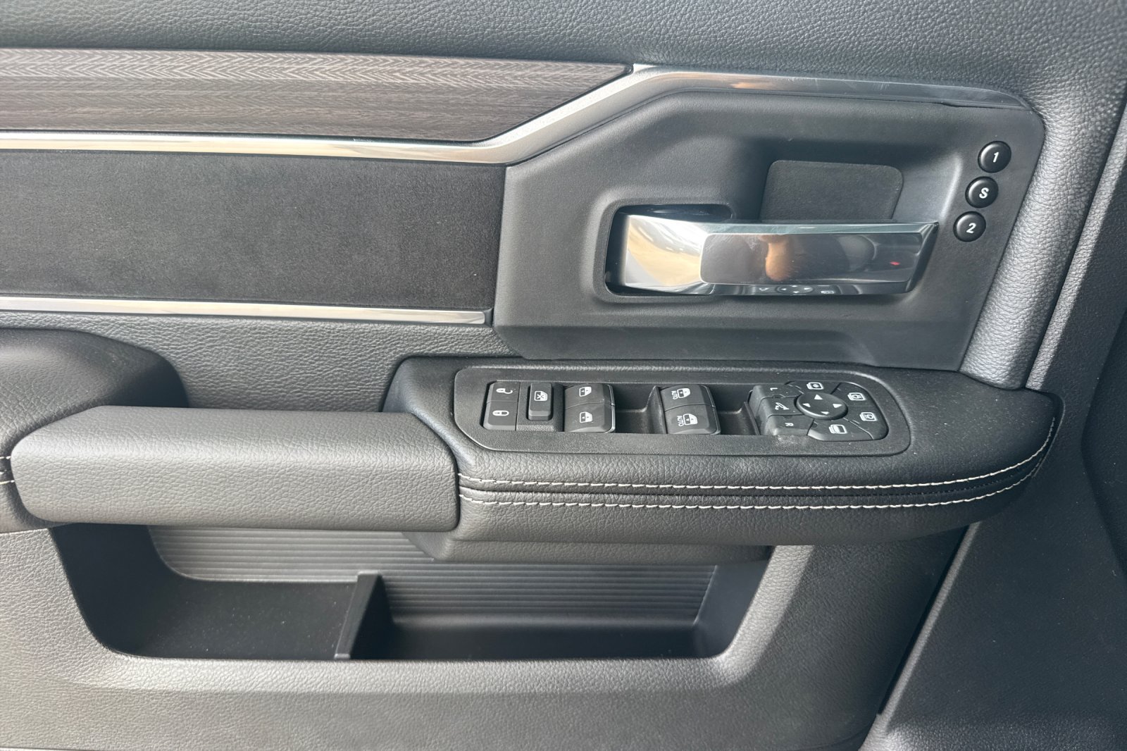 New 2026 RAM 3500 Laramie w/ Night Edition AWD/4WD image 10