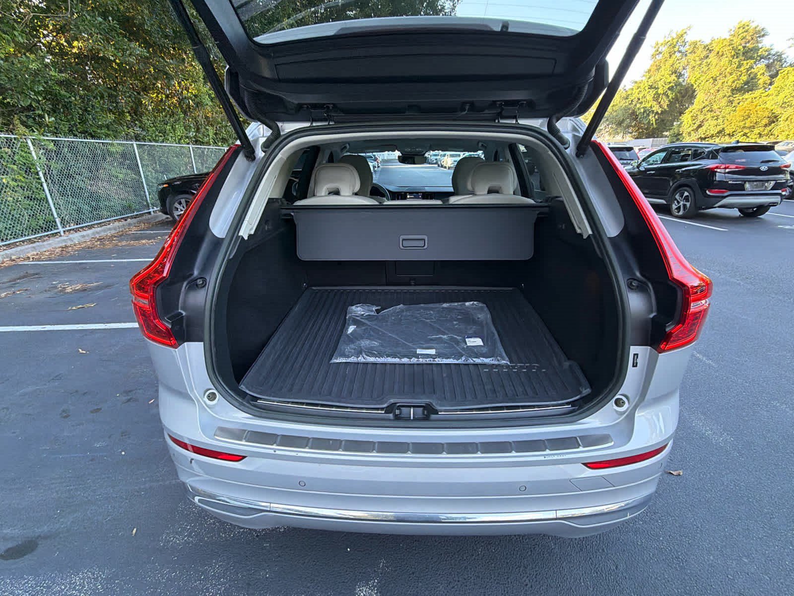 Certified 2023 Volvo XC60 B5 Plus w/ Protection Package Premier FWD image 23