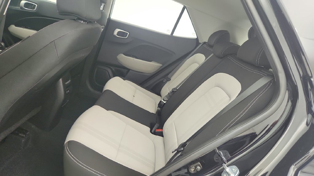 Used 2025 Hyundai Venue SEL FWD image 23