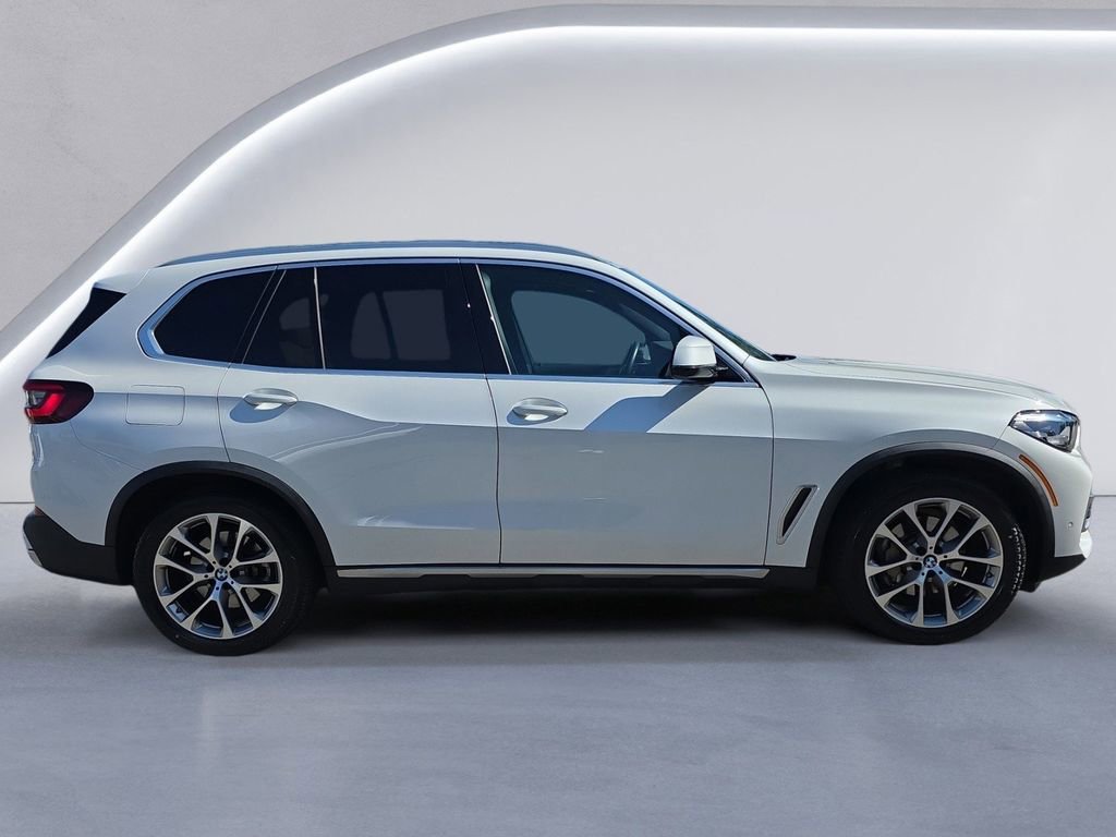 Certified 2023 BMW X5 xDrive40i AWD/4WD image 3