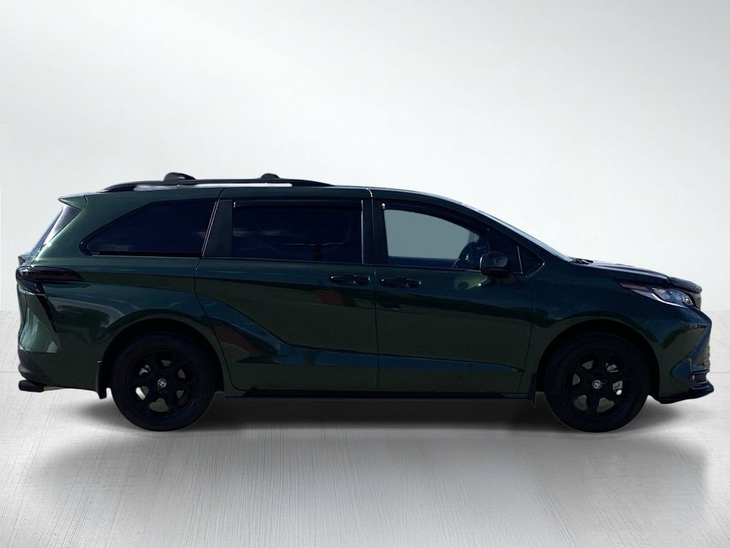 Certified 2025 Toyota Sienna XLE Woodland Edition image 10